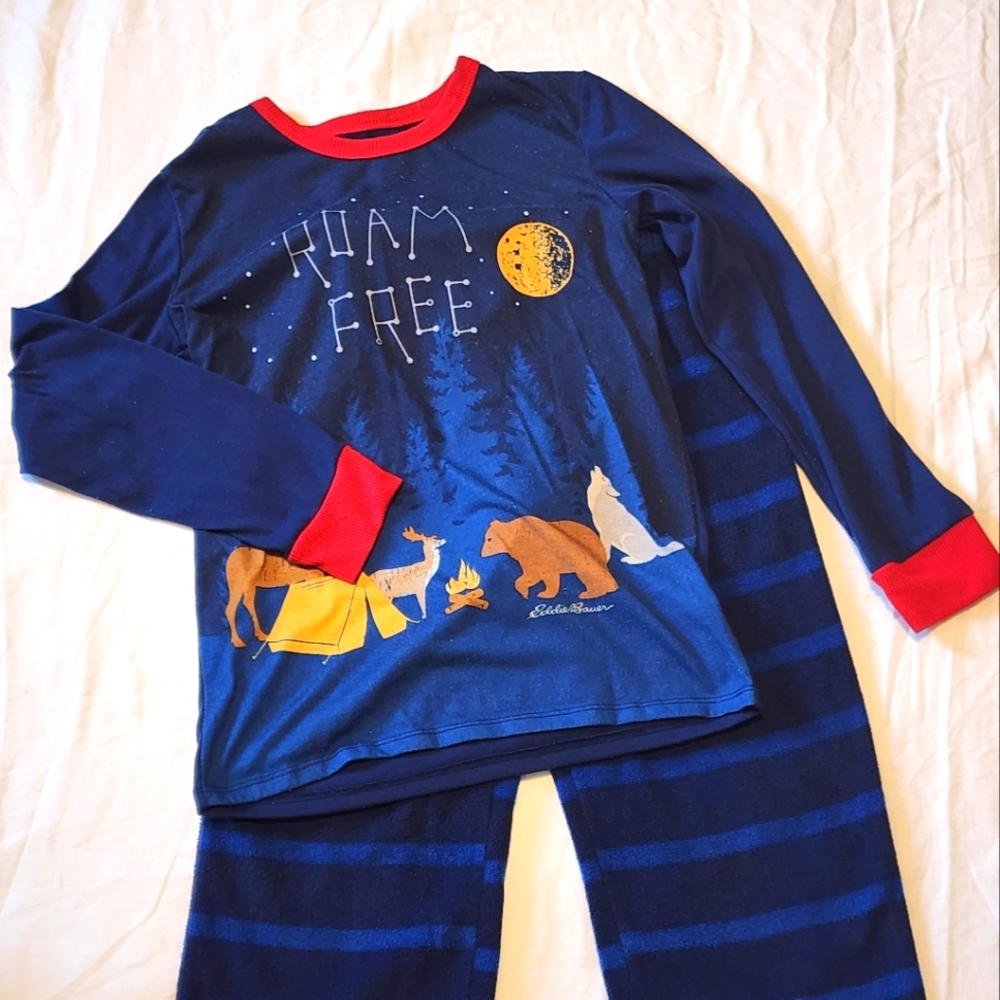 Eddie Bauer 2 Sets Blue and Red Pajama Set with Classic Design - Picture 5 of 8